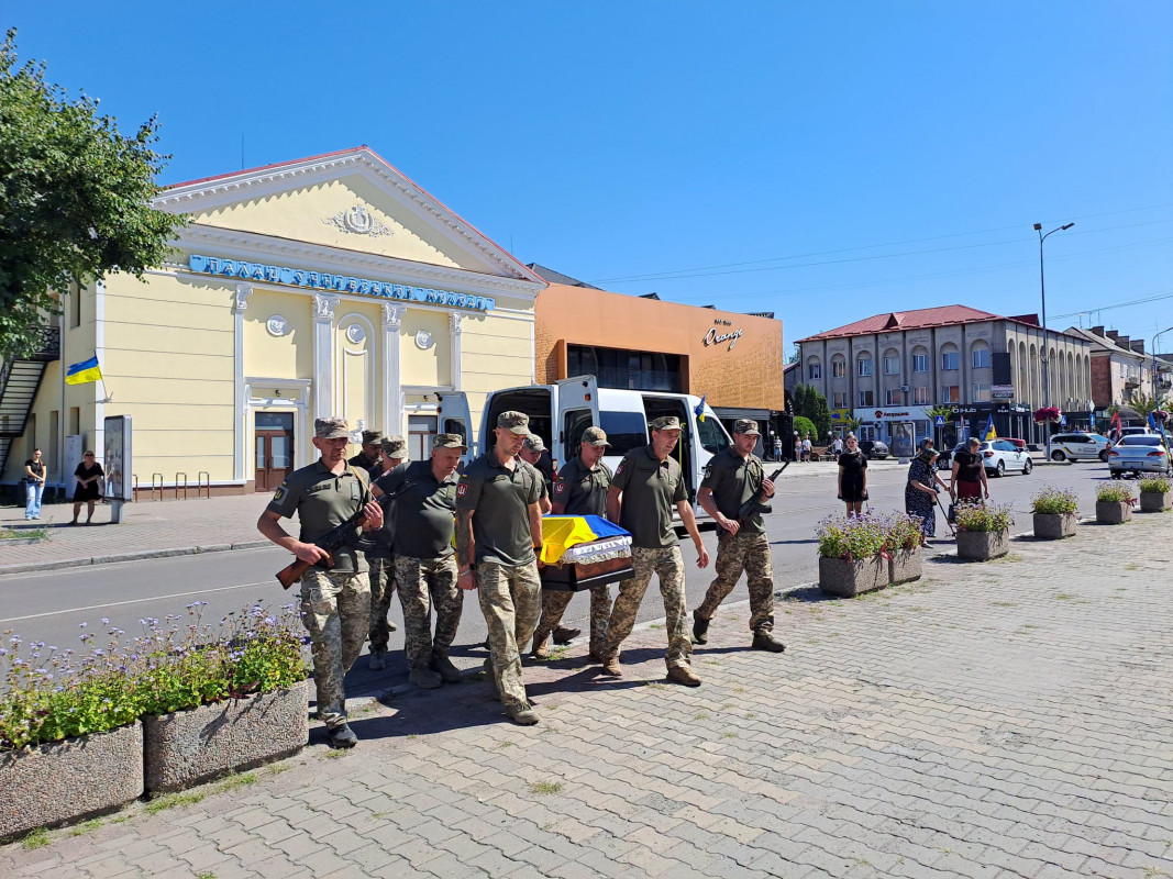 Звістку про загибель Героя рідні отримали у день його народження: на Волині попрощалися із воїном Олександром Резванюком