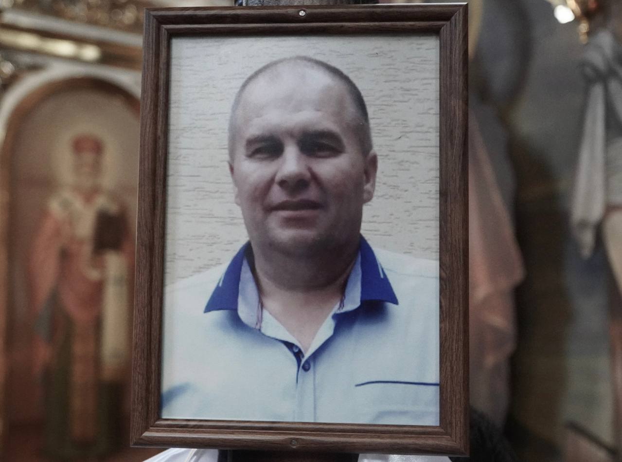 Друге прощання у місті за день: на Волині поховали Героя Віталія Ковальчука