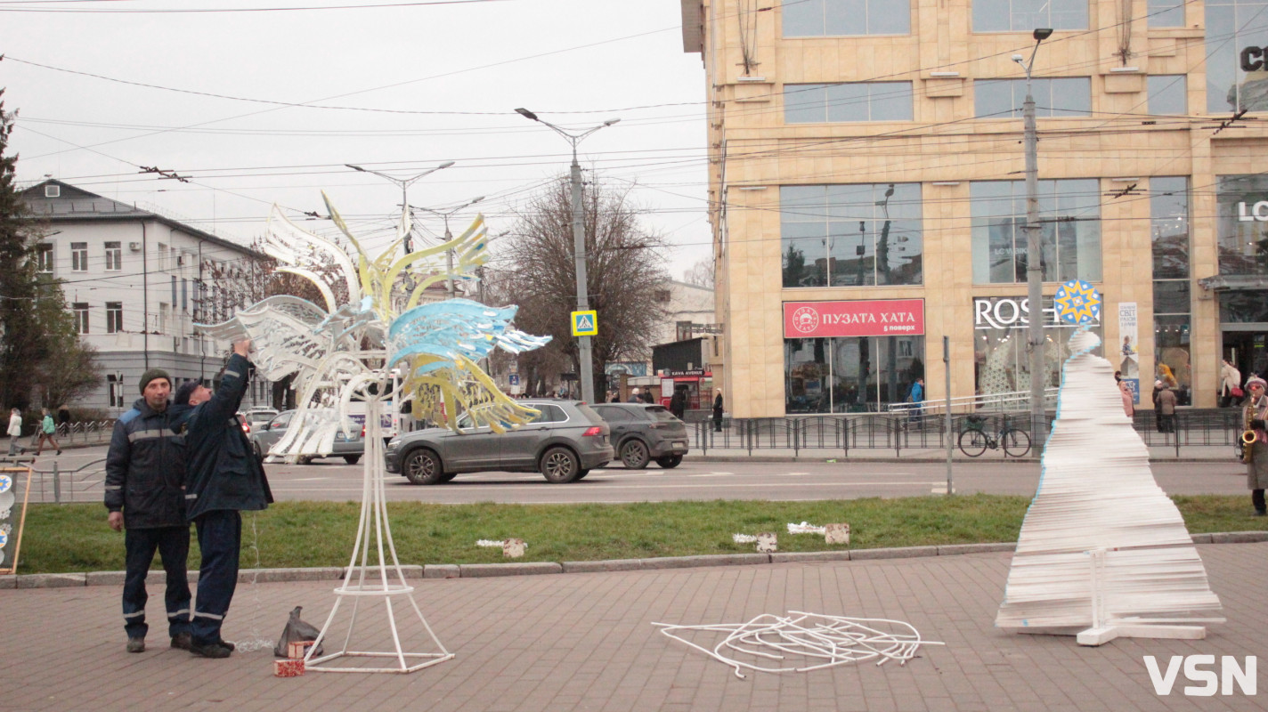 Луцьк в очікуванні свята: ялинки прикрашені, місто готується до Різдва