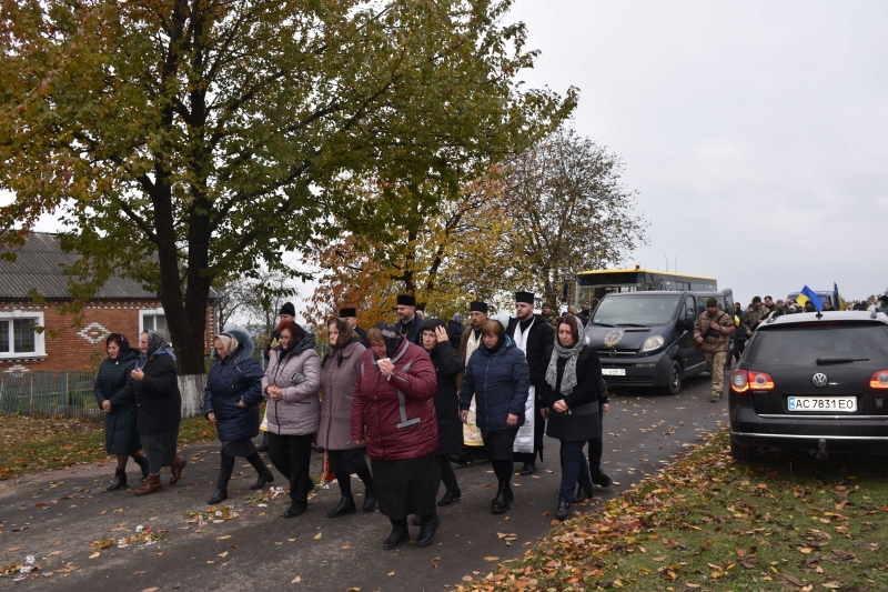 Понад пів року вважався безвісти зниклим: на Волині попрощалися із Героєм Богданом Мережею