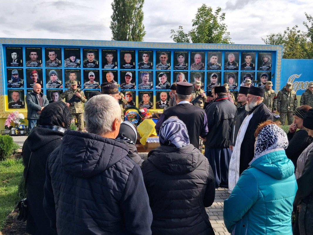 Майже рік вважався зниклим безвісти: на Волині поховали 33-річного Героя Володимира Теслюка