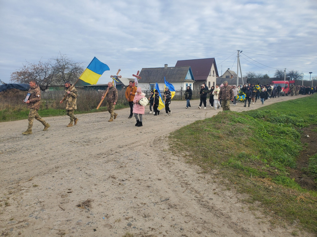 Без батька залишились дві доньки: на Волині попрощалися з Героєм Андрієм Хомичем