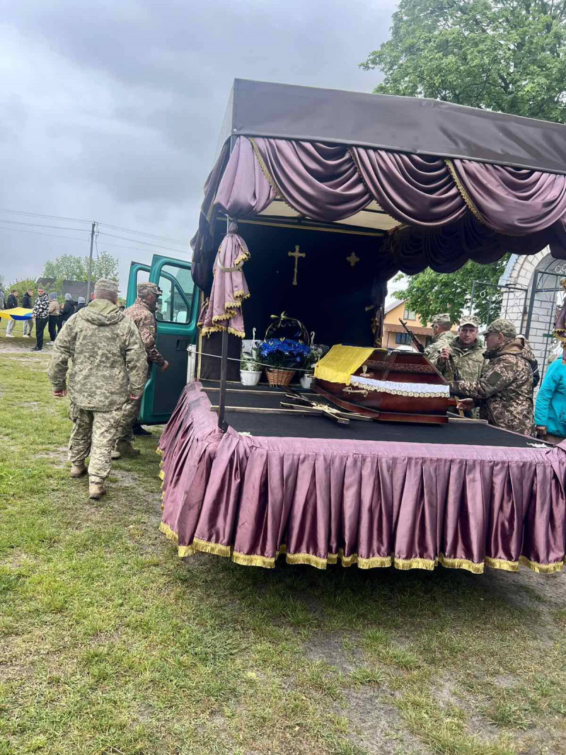Понад пів року вважався зниклим безвісти: на Волині попрощалися з воїном Петром Яскичем