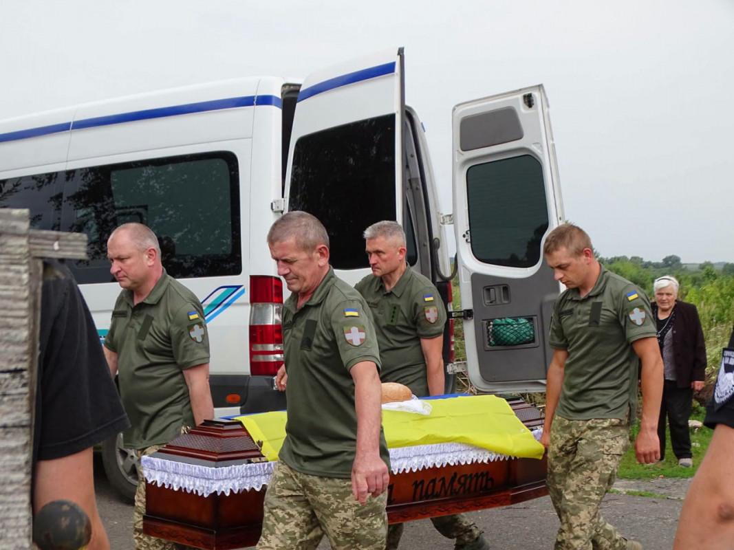 На Волині попрощалися з 43-річним військовослужбовцем Сергієм Остапуком