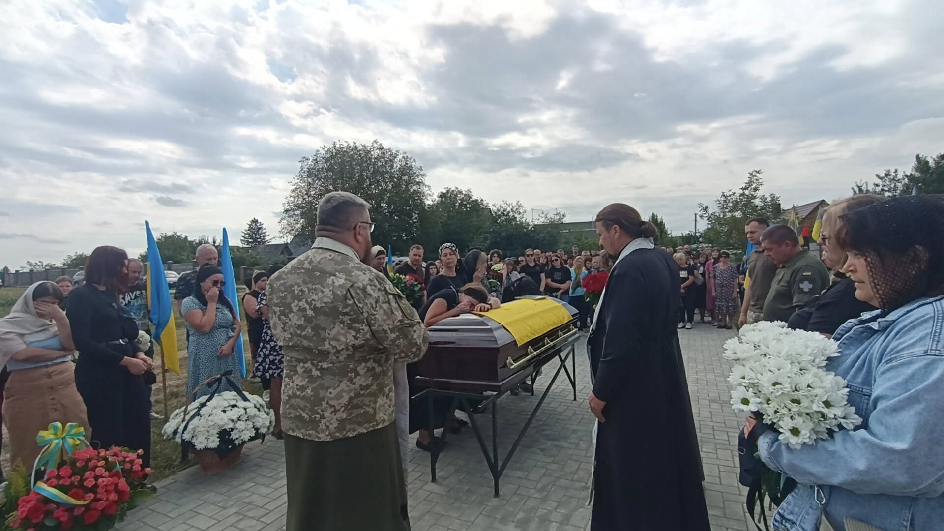 Планував весілля з коханою, але не судилося: біля Луцька попрощалися з Героєм Владиславом Харитонюком