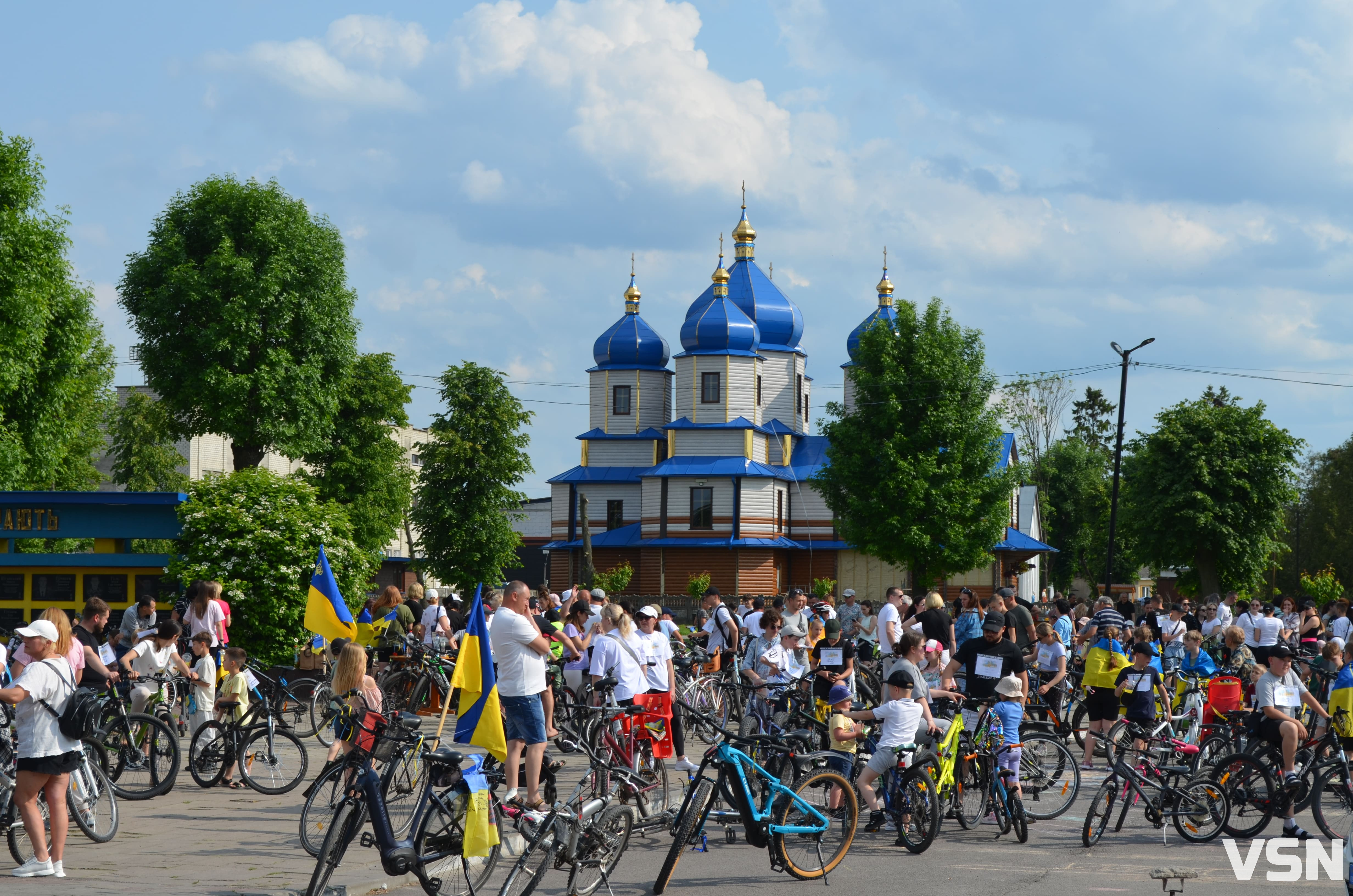 «Їду за Героя»: у місті на Волині вдруге провели благодійний велозаїзд на підтримку ЗСУ