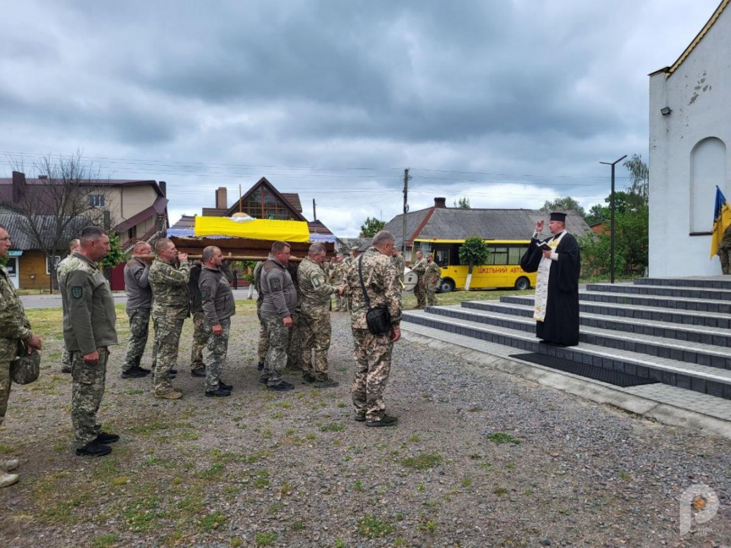 Понад два роки вважався зниклим безвісти: у громаді на Волині попрощалися з Героєм Олександром Барилюком