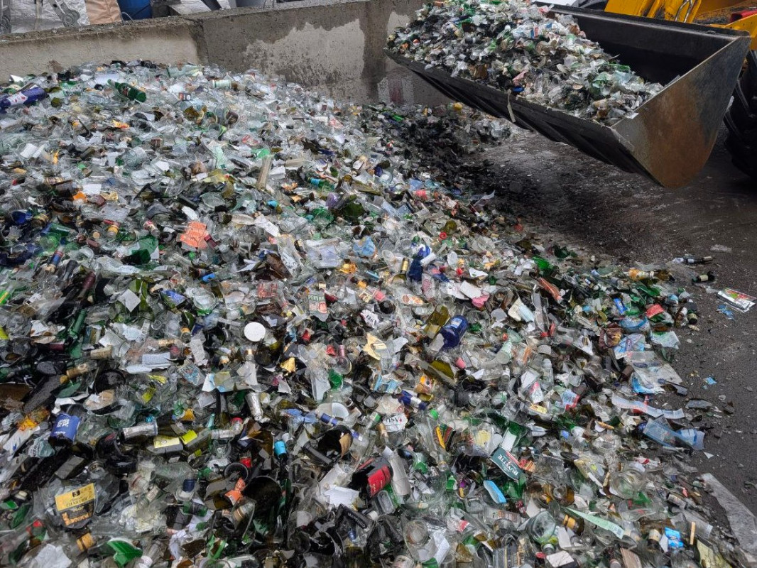 Лучани зібрали майже 5 тонн склобою для переробки