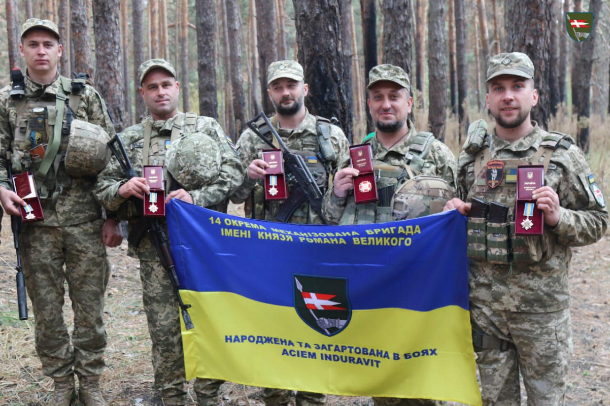 Надзвичайними зусиллями боронять Україну: Президент України вручив нагороди бійцям волинської бригади