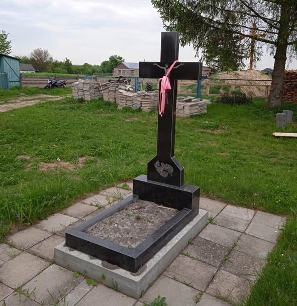 Біля церкви, яка згоріла у Луцькому районі, селяни помітили сяйво хреста