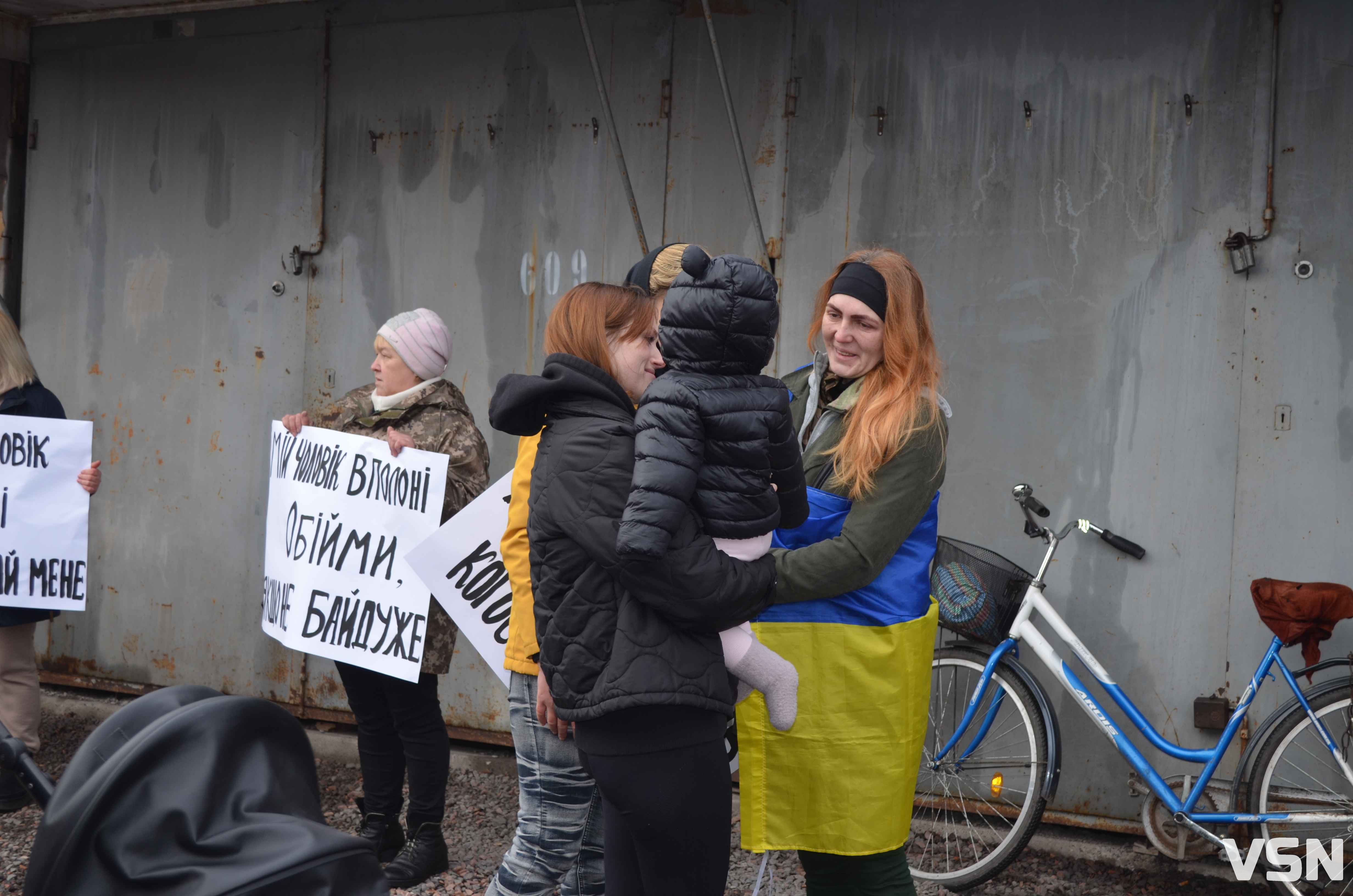 «Обійми, якщо не байдуже»: на Волині у прикордонній громаді відбулася акція на підтримку військових та їхніх сімей