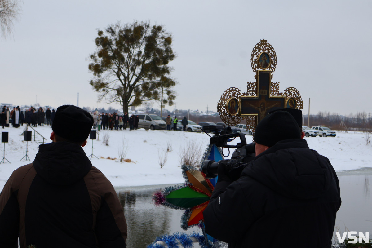 Як у Луцьку освячували воду на річці Стир. Фоторепортаж
