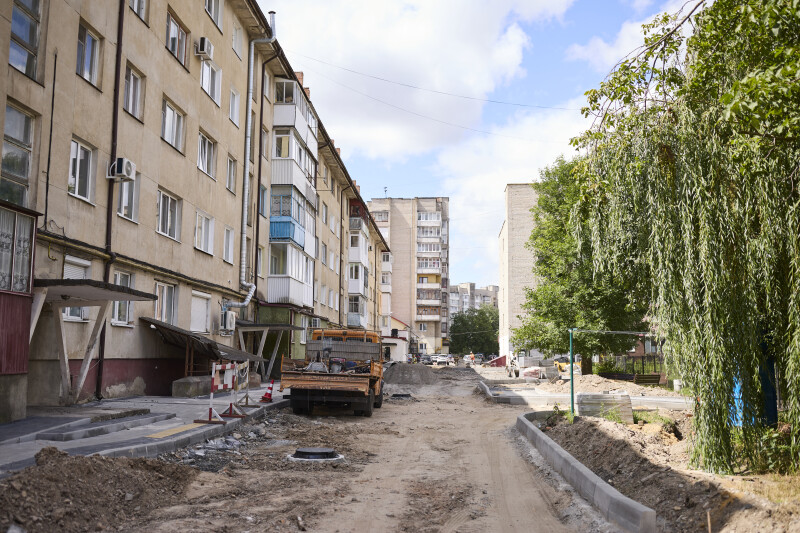 У Луцьку ремонтують двори й тротуари: де роботи вже на фініші