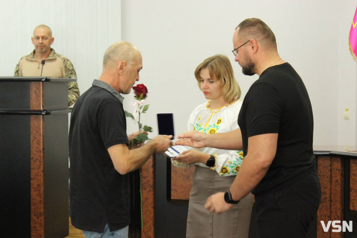 «Це для мене велика честь… Я знав багатьох з них»: у Луцьку вручили посмертні нагороди сім’ям загиблих Героїв