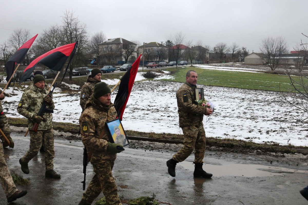 Пів року вважали зниклим безвісти: на Волині всім селом прощалися з 31-річним Героєм Іваном Майструком. Фото