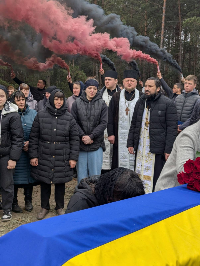 Майже два роки вважався зниклим безвісти: на Волині попрощалися з молодим захисником Дмитром Шудрою