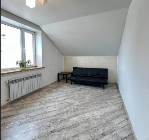 У центрі Горохова продається стоматологічна клініка з житловим будинком