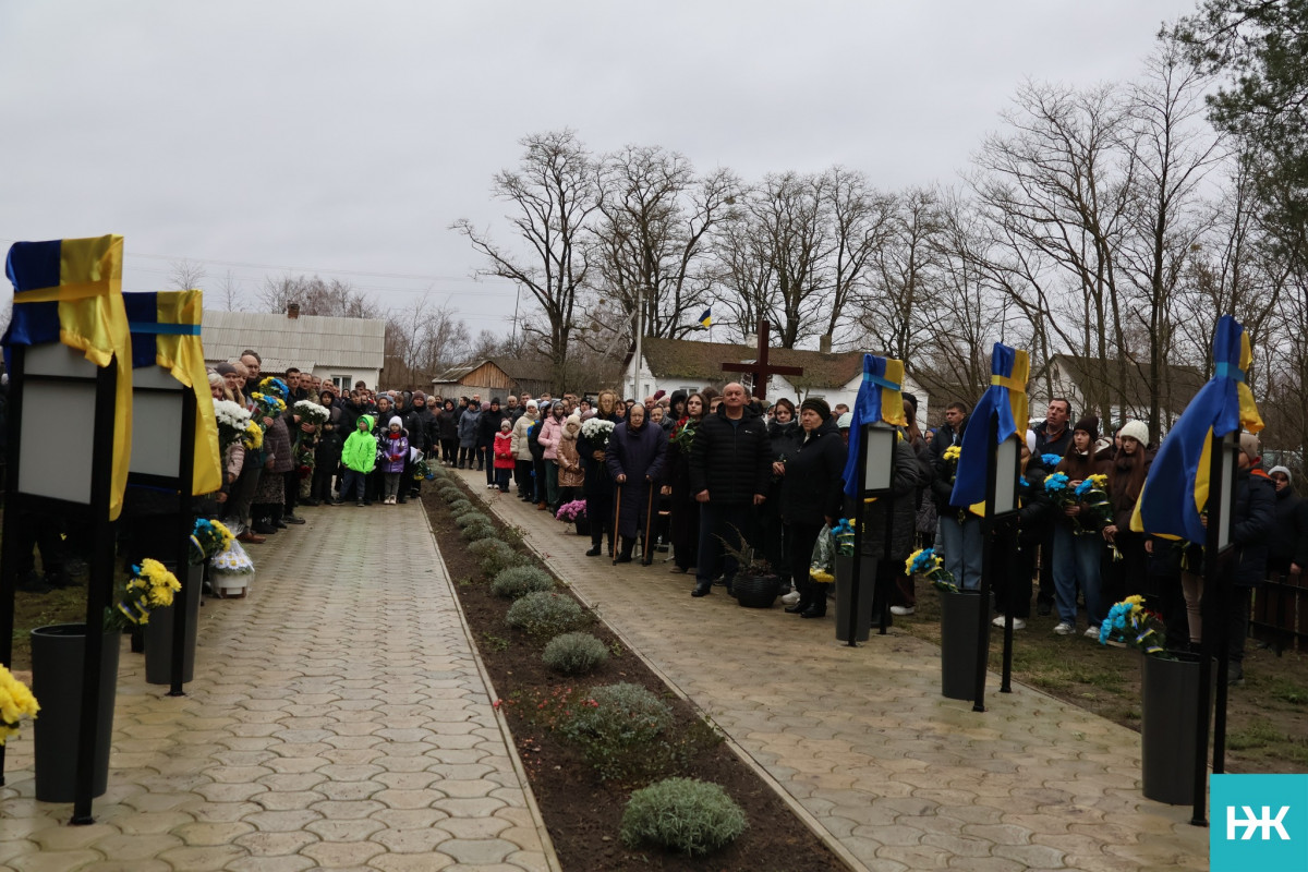 Сльози, квіти й молитва: у громаді на Волині відкрили Алею пам’яті загиблих Героїв різних поколінь