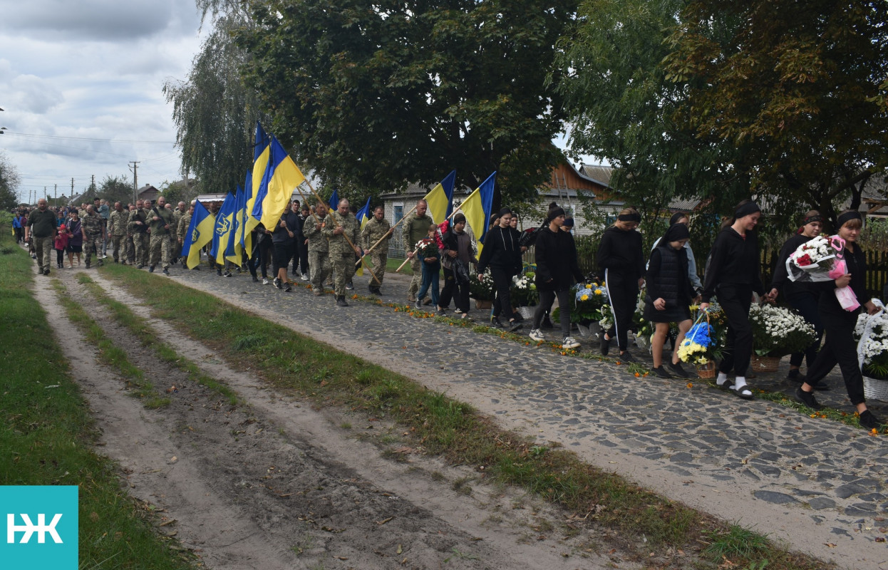 Маленька донечка втратила батька: на Волині провели в останню путь Героя Володимира Дарчича