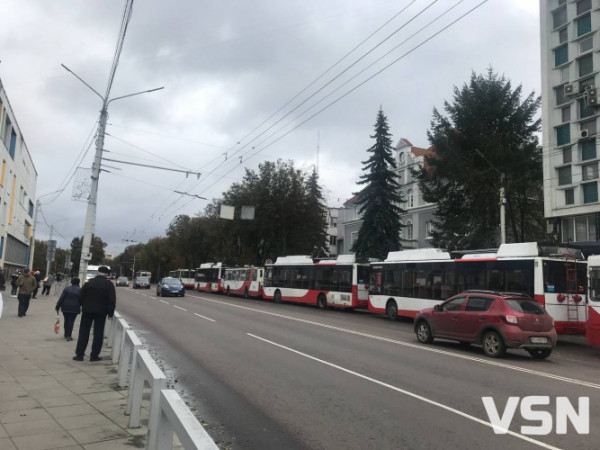 У Луцьку зупинилися тролейбуси, рух дорогою - ускладнений. ОНОВЛЕНО
