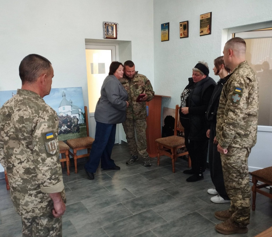 Служив на найважчих напрямках фронту: рідним захисника з Волині вручили його посмертну нагороду