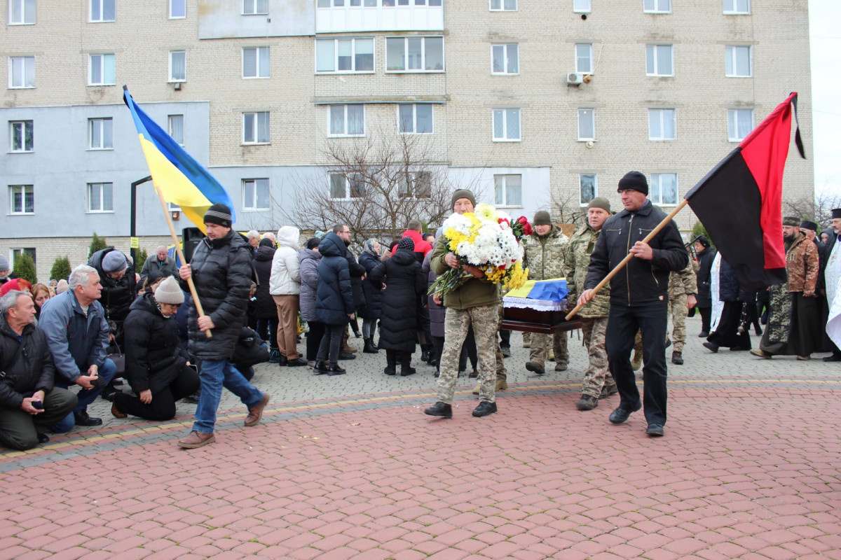 Донька та син втратили батька: на Волині попрощались із Героєм Василем Мартинюком