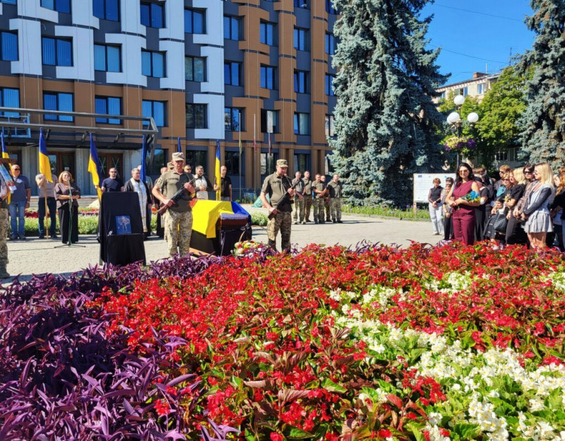 Після 22 місяців невідомості навіки додому повернувся Герой з Волині Олег Бортнік