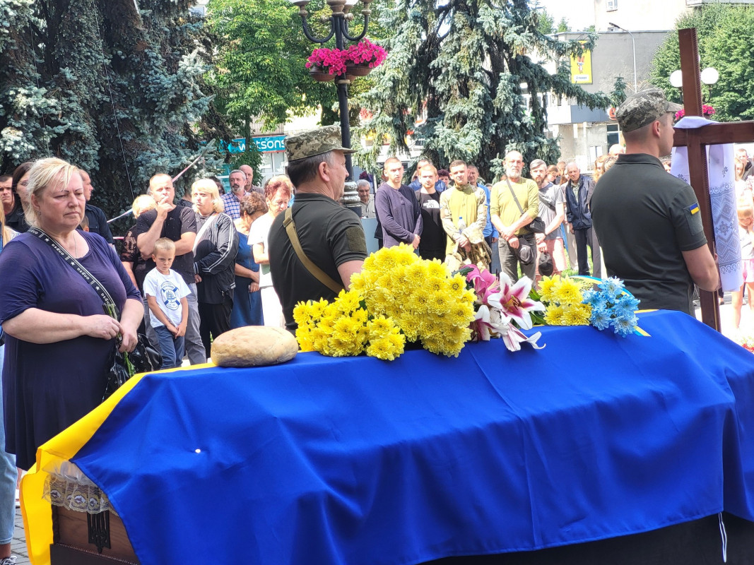Серце не витримало жахів війни: на Волині попрощались з молодим Героєм Русланом Мазуриком