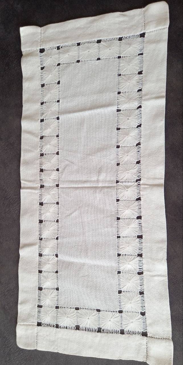 Пів століття присвятила медицині, а все життя — творчості: історія волинської вишивальниці