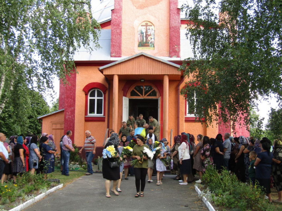 В один день громада прощається відразу з трьома Героями: на Волині поховали молодого захисника Олега Новосада