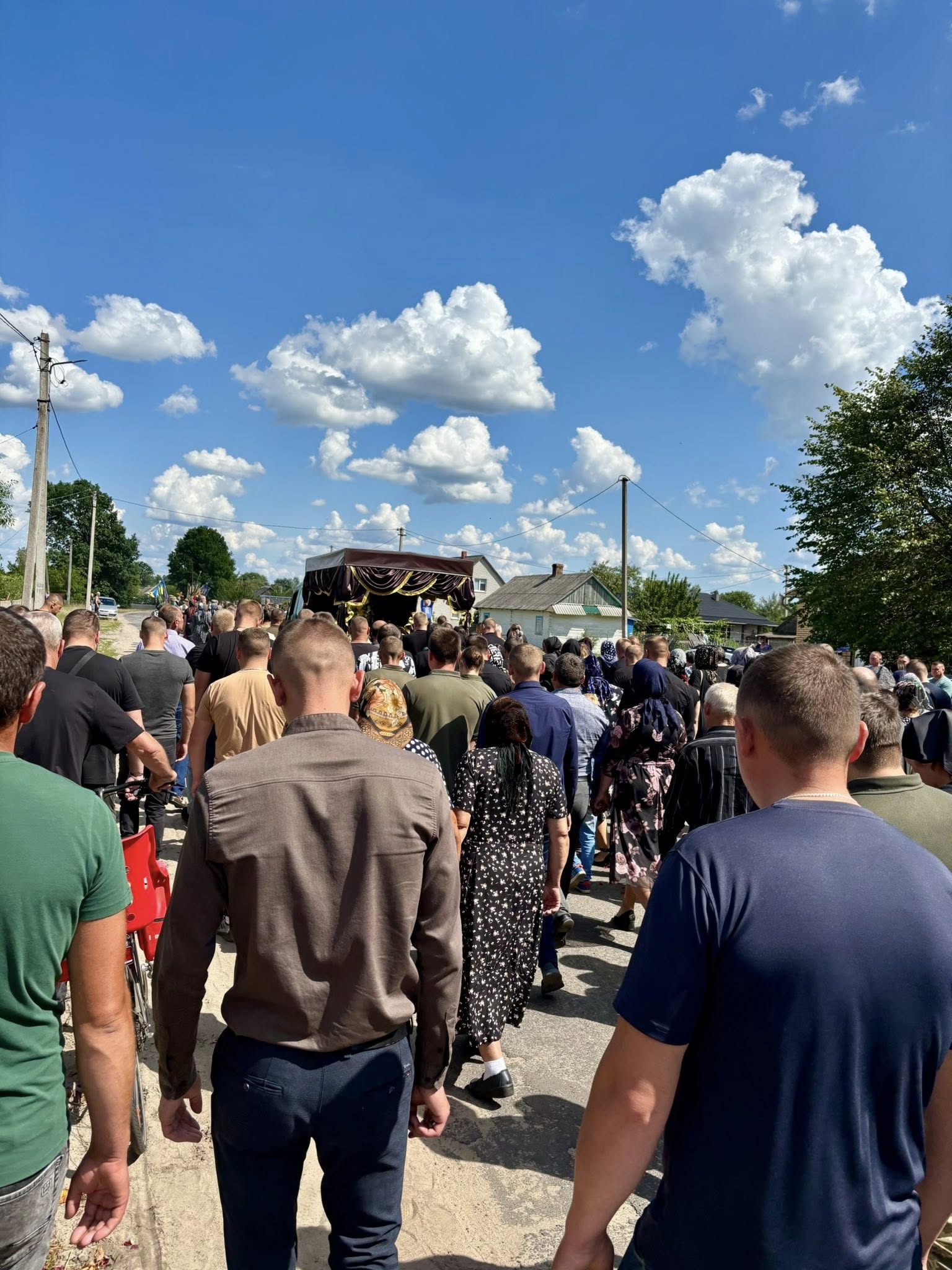Загинув унаслідок авіаційного удару: на Волині попрощались з Героєм Дмитром Калінчуком