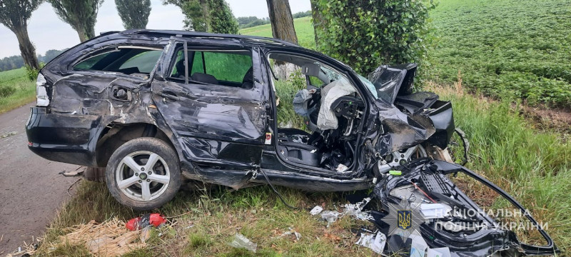 Повідомили, в якому стані госпіталізували 17-річну дівчину, яку на Волині у ДТП затисло в авто