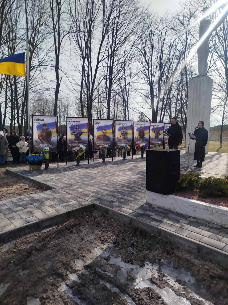 У громаді на Волині на Алеї пам’яті увіковічнили імена захисників України