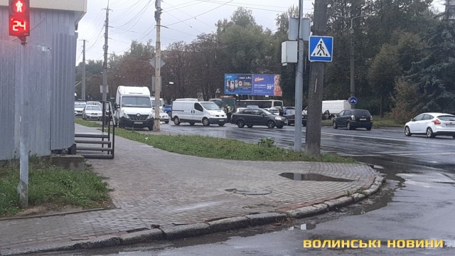 У Луцьку на перехресті зіткнулися дві автівки: рух ускладнений