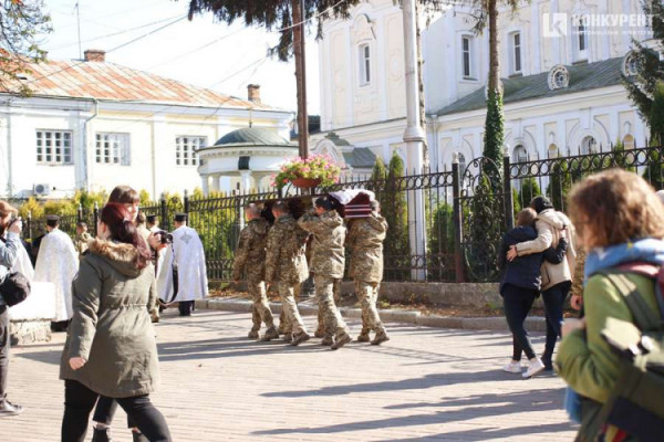 Назавжди 37-річний: у Луцьку попрощалися із Героєм Олександром Мартинюком