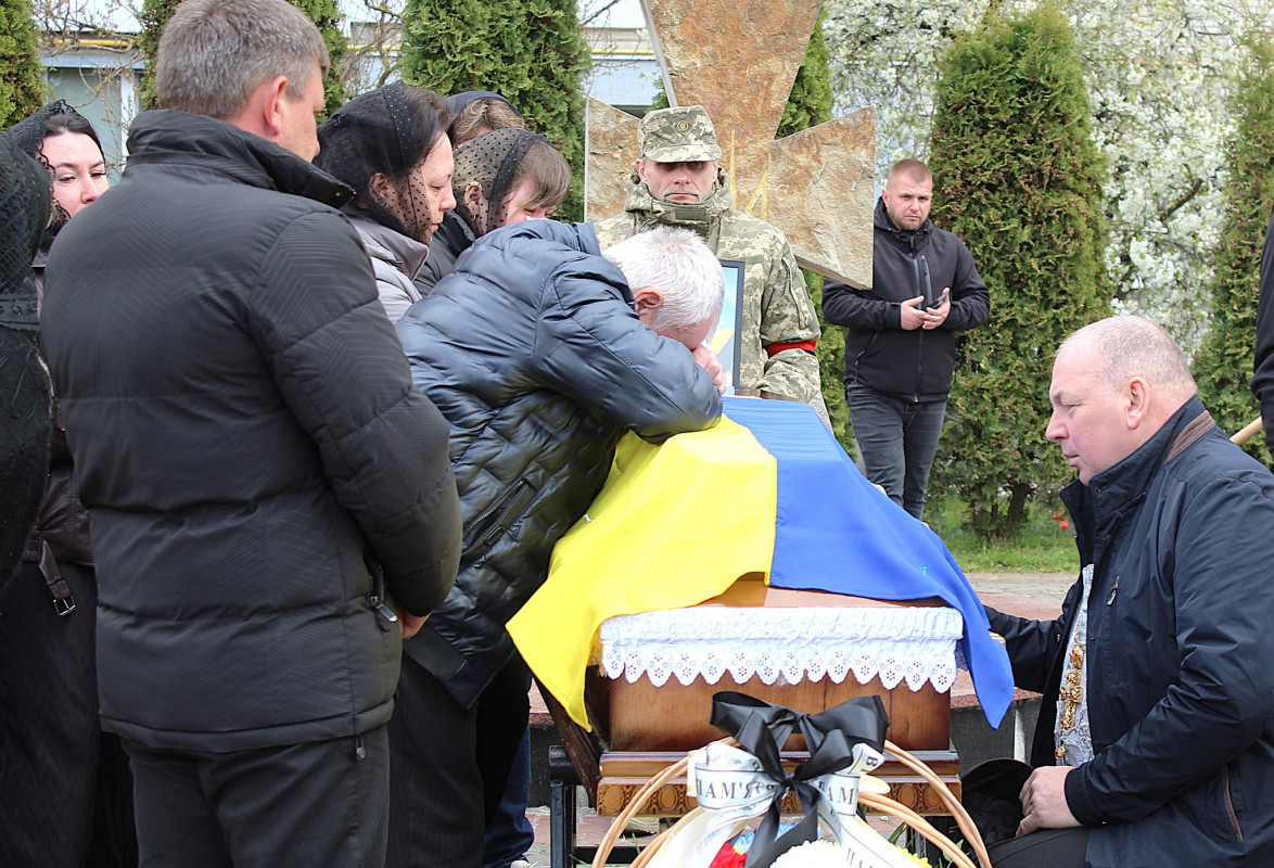 Майже два з половиною роки невідомості: на Волині в останню путь провели Героя Андрія Климюка