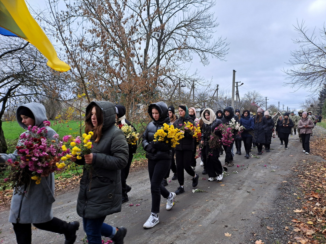 Влітку отримав повістку, а в листопаді загинув: на Волині усе село прийшло на похорон Героя Сергія Клекоцюка. Фото