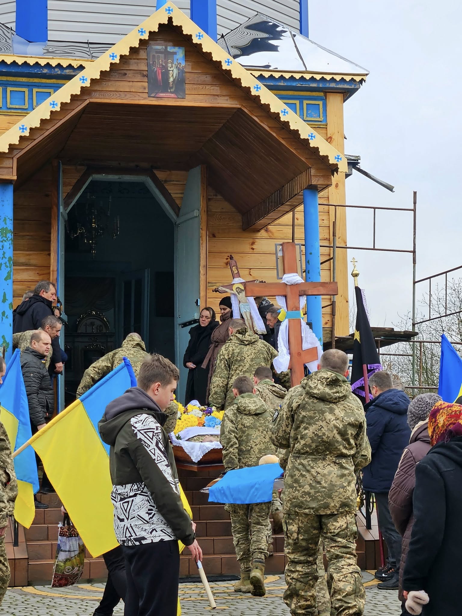 Загинув унаслідок скиду боєприпасу: на Волині попрощалися з Героєм Миколою Голодзьоном