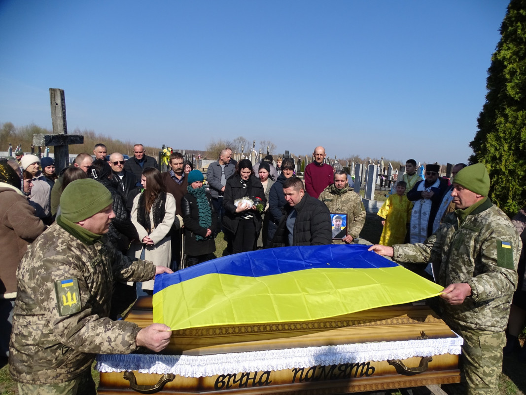 Майже вісім місяців вважався зниклим безвісти: на Волині попрощалися з Героєм Миколою Луцюком