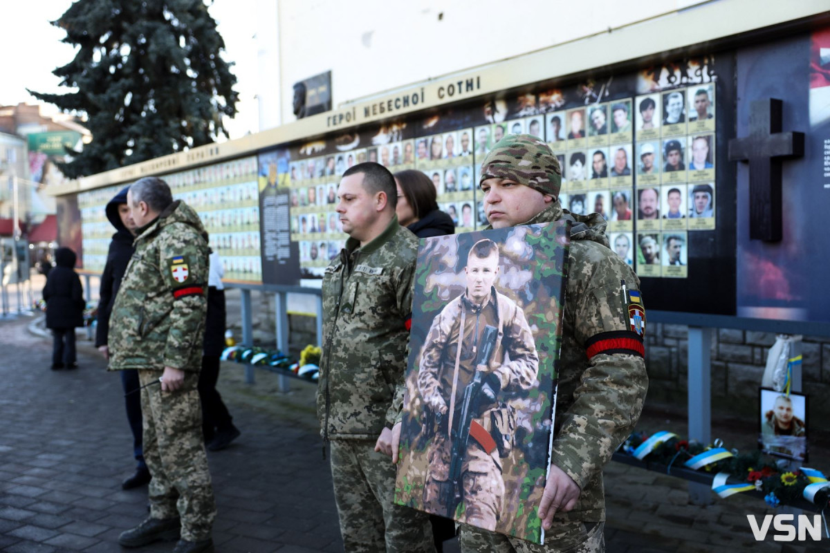 Пішов у бій, як справжній командир: прощання з Героєм у Луцьку. Фото