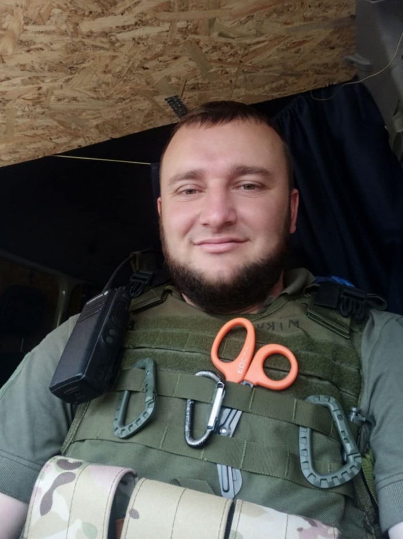 «Я не «відкосив» і не втік»: історія лікаря з Волині, який два роки рятував життя під обстрілами