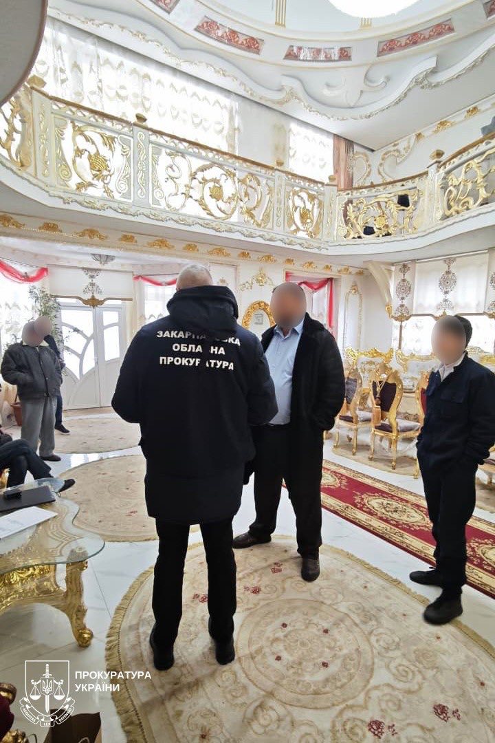 Не будинок, а царські хороми: на Закарпатті депутат райради приховав у  декларації мільйони