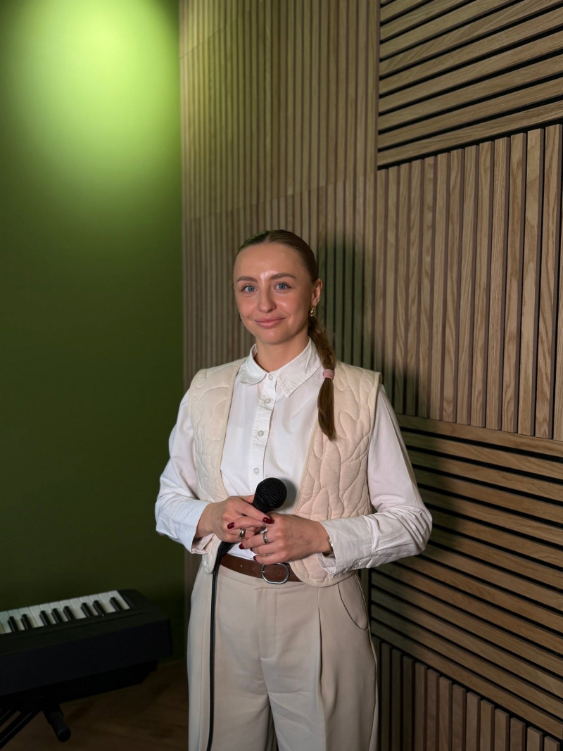 З Волині - на велику сцену: як співачка VODA підкорює Київ і допомагає людям через музику