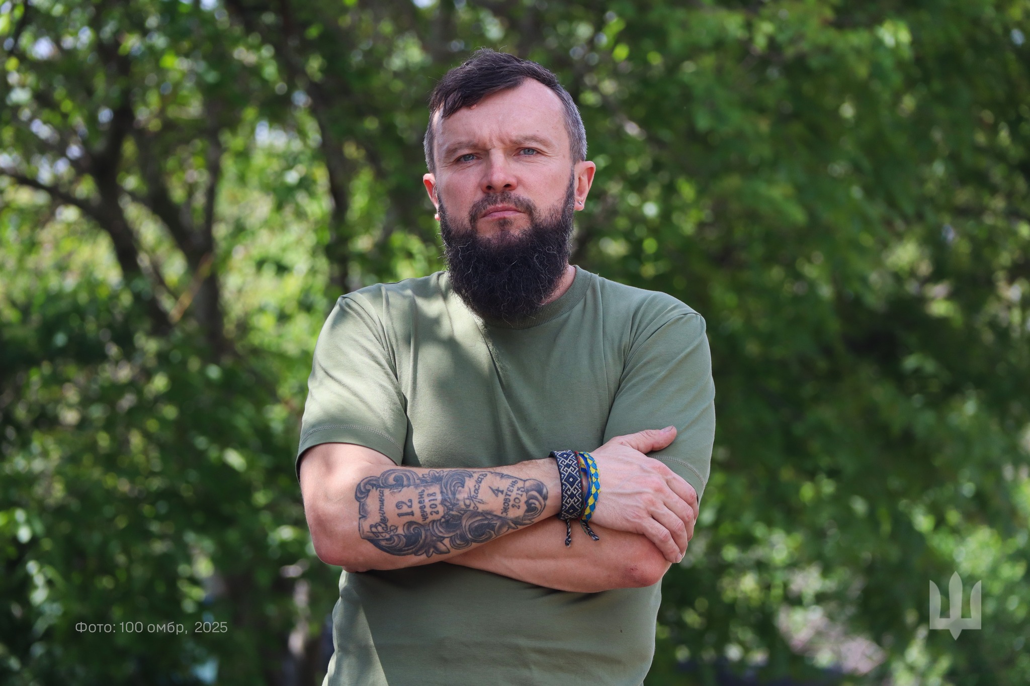 «Хочу обійняти дітей і знову поїхати у велоподорож»: історія бійця «Сталевої сотки», який став фронтовим перукарем
