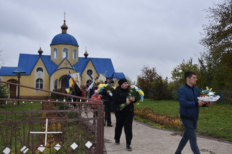 Понад пів року вважався безвісти зниклим: на Волині попрощалися із Героєм Богданом Мережею