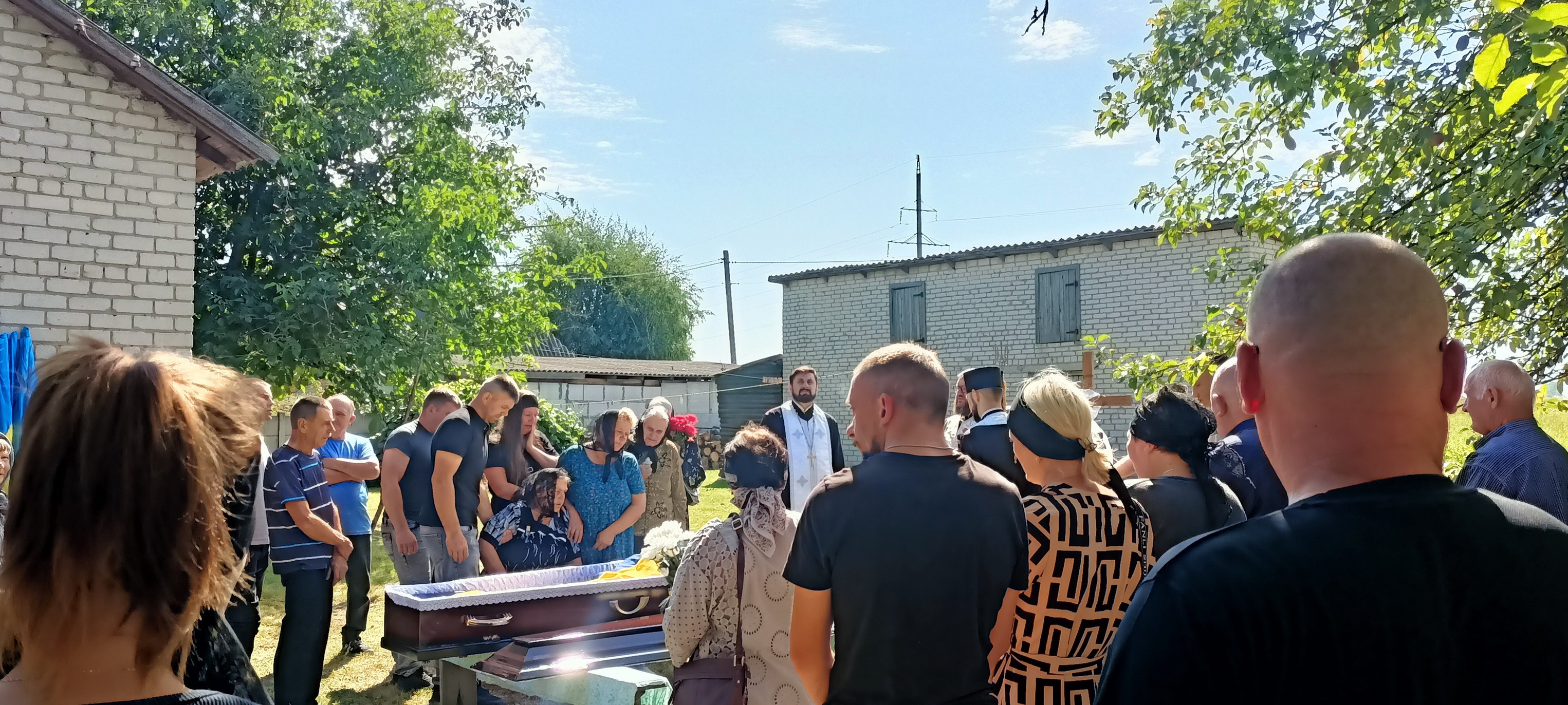 Три доньки втратили батька: на Волині попрощалися з Героєм Сергієм Петровим