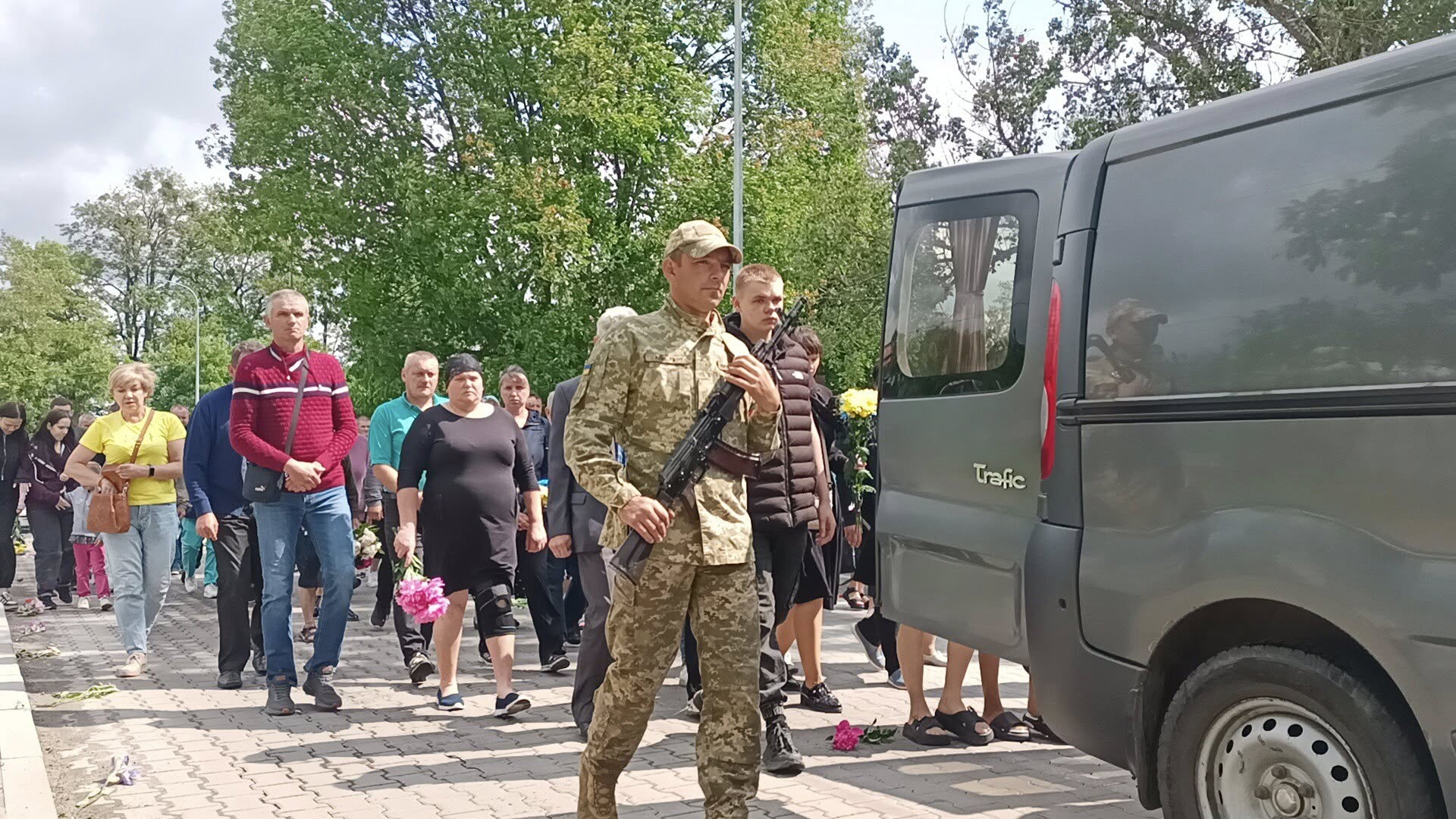 Молоде життя обірвала жорстока війна у віці 28 років: у Луцькому районі попрощалися з Героєм Артемом Мулявкою