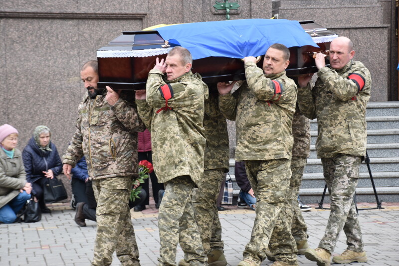 Загинув на Донеччині: у Луцьку попрощалися з Героєм Андрієм Головченком