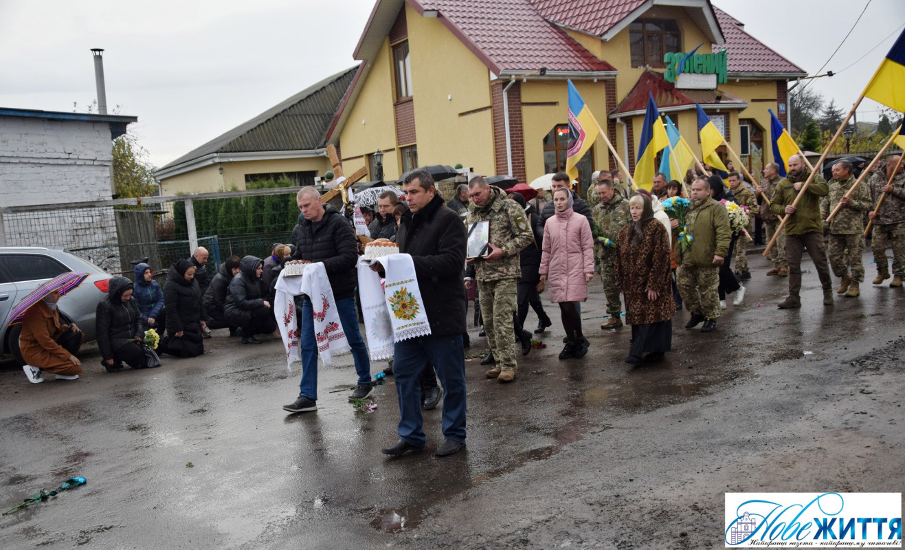 Півтора року вважали зниклим безвісти: на Волині попрощалися із полеглим Героєм Ігорем Савчуком