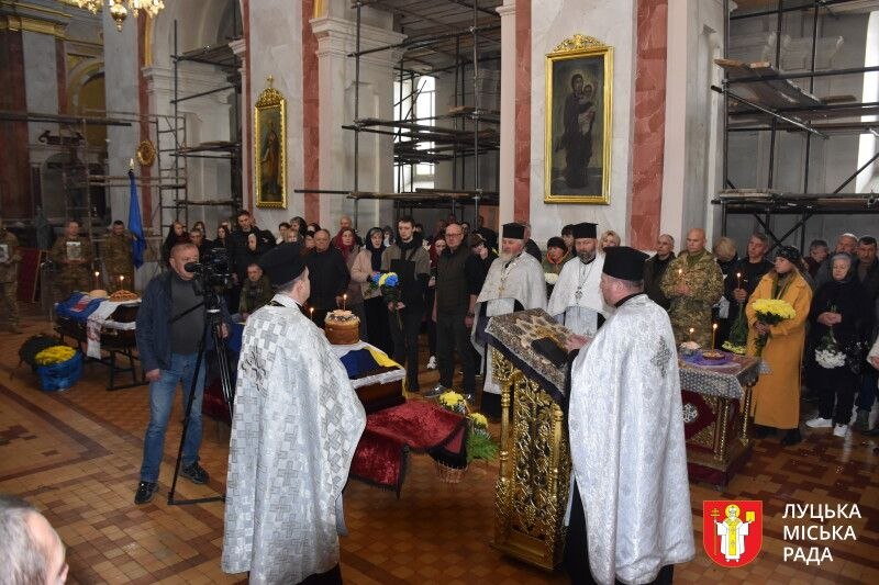 У Луцьку провели в останню путь Вадима Глобу та Миколу Язиніна, які загинули на Донеччині